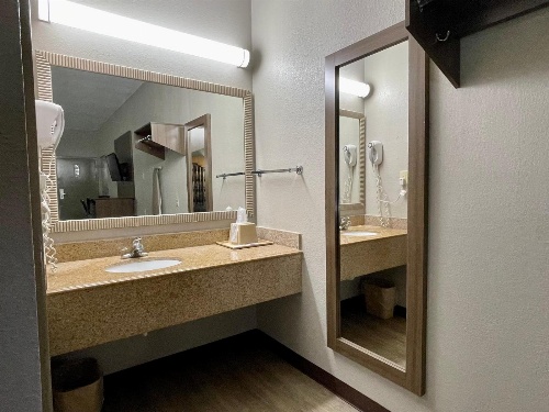 Fairview Inn & Suites Mobile image 4